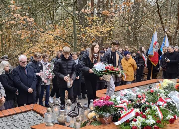 Budyń – Zginęli, bo byli Polakami