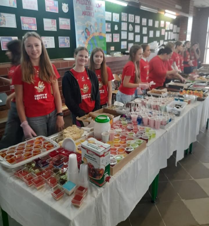 SŁODKOŚCI NA WSPARCIE  DRUŻYNY SŁODKOŚCI NA WSPARCIE  DRUŻYNY