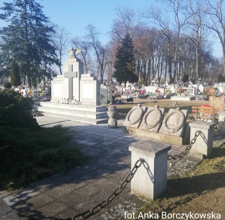 RENOWACJA GROBU POWSTAŃCÓW WIELKOPOLSKICH W WĄGROWCU