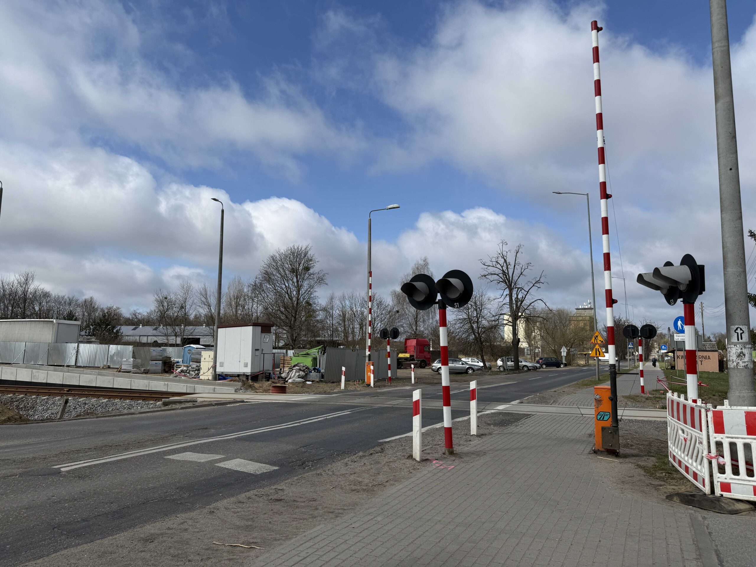 🚧ZAMKNIĘTY PRZEJAZD KOLEJOWY🚉